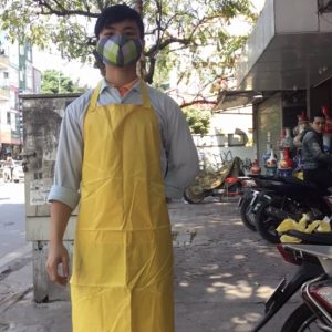 tạp dề chống thấm nước màu vàng giá rẻ, có sẵn tại Hà Nội